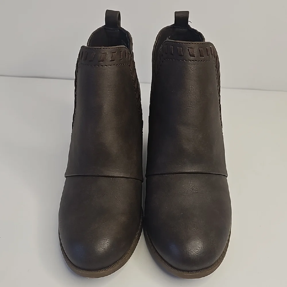 Sophia‎ Taylor Women's Dark Brown Ankle Booties Size 9.5 W